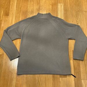 Reunion Long Sleeve Sweater Size Large.